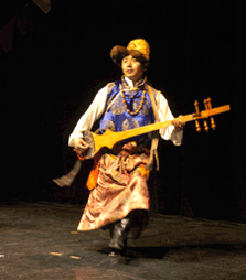 Photo de Tsering Wangdu, chanteur et danseur tib&eacute;tain