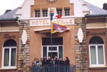 Mont&eacute;e du drapeau tib&eacute;tain