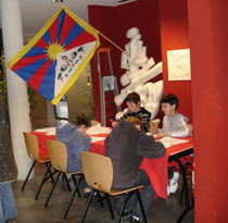 atelier de calligraphie tib&eacute;taine